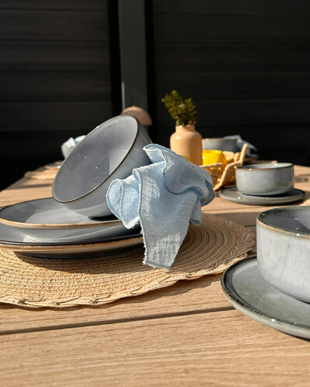 Set de 4 tasses avec soucoupes en grès cérame bleu ciel