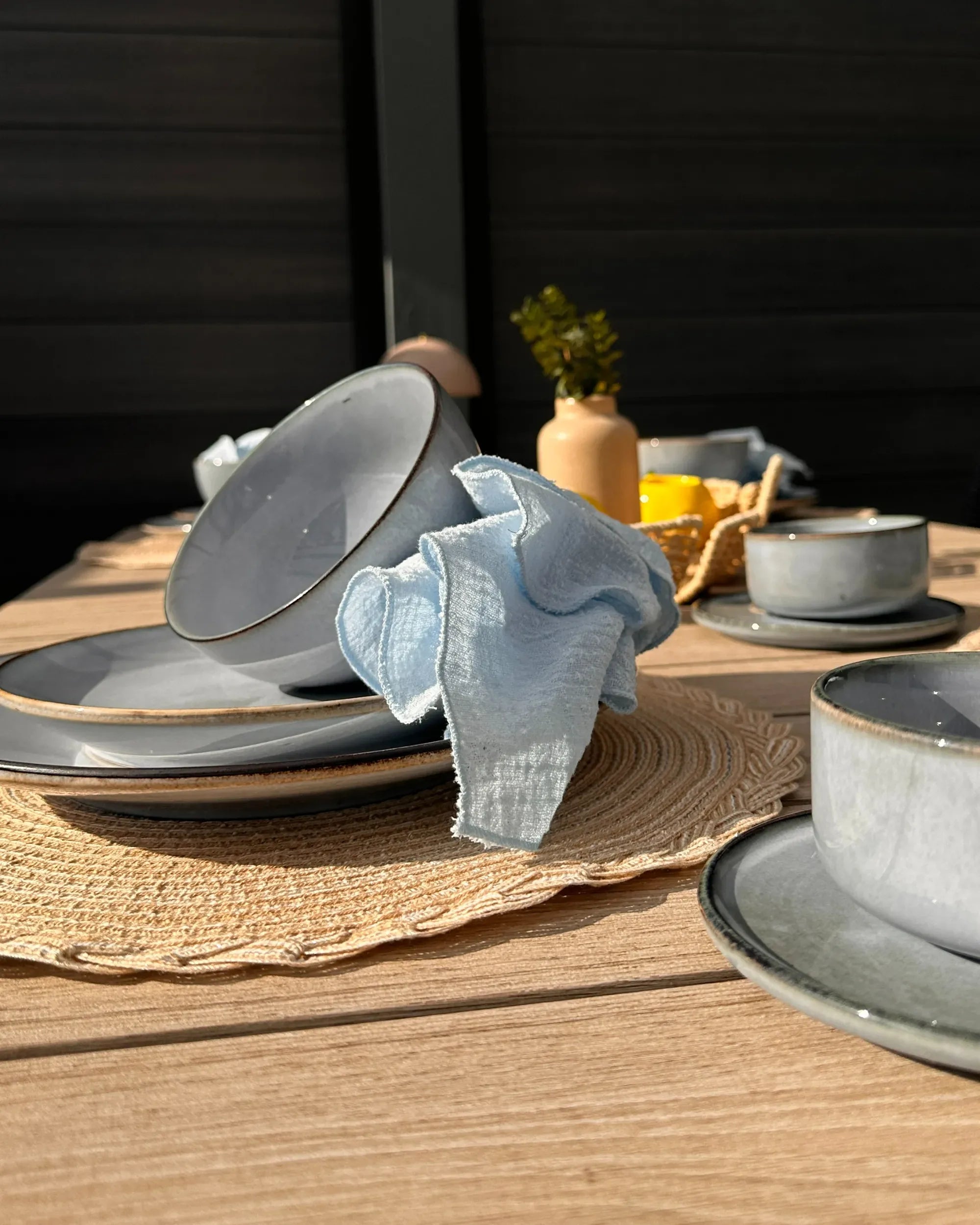 Set de 4 tasses avec soucoupes en grès cérame bleu ciel