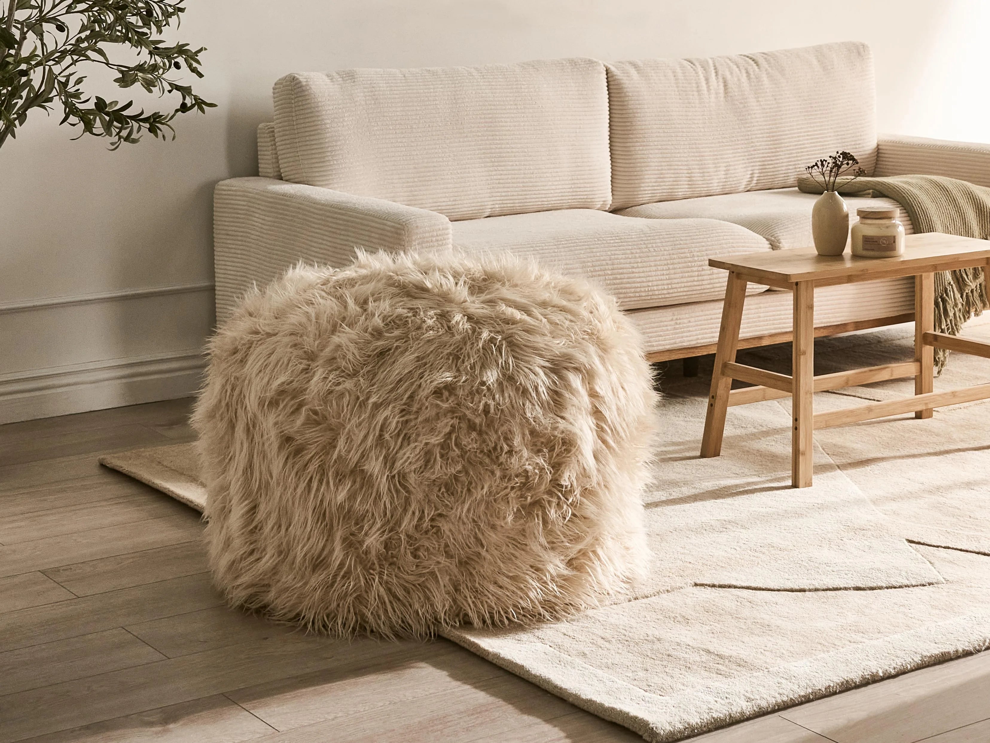 Pouf fausse fourrure beige clair