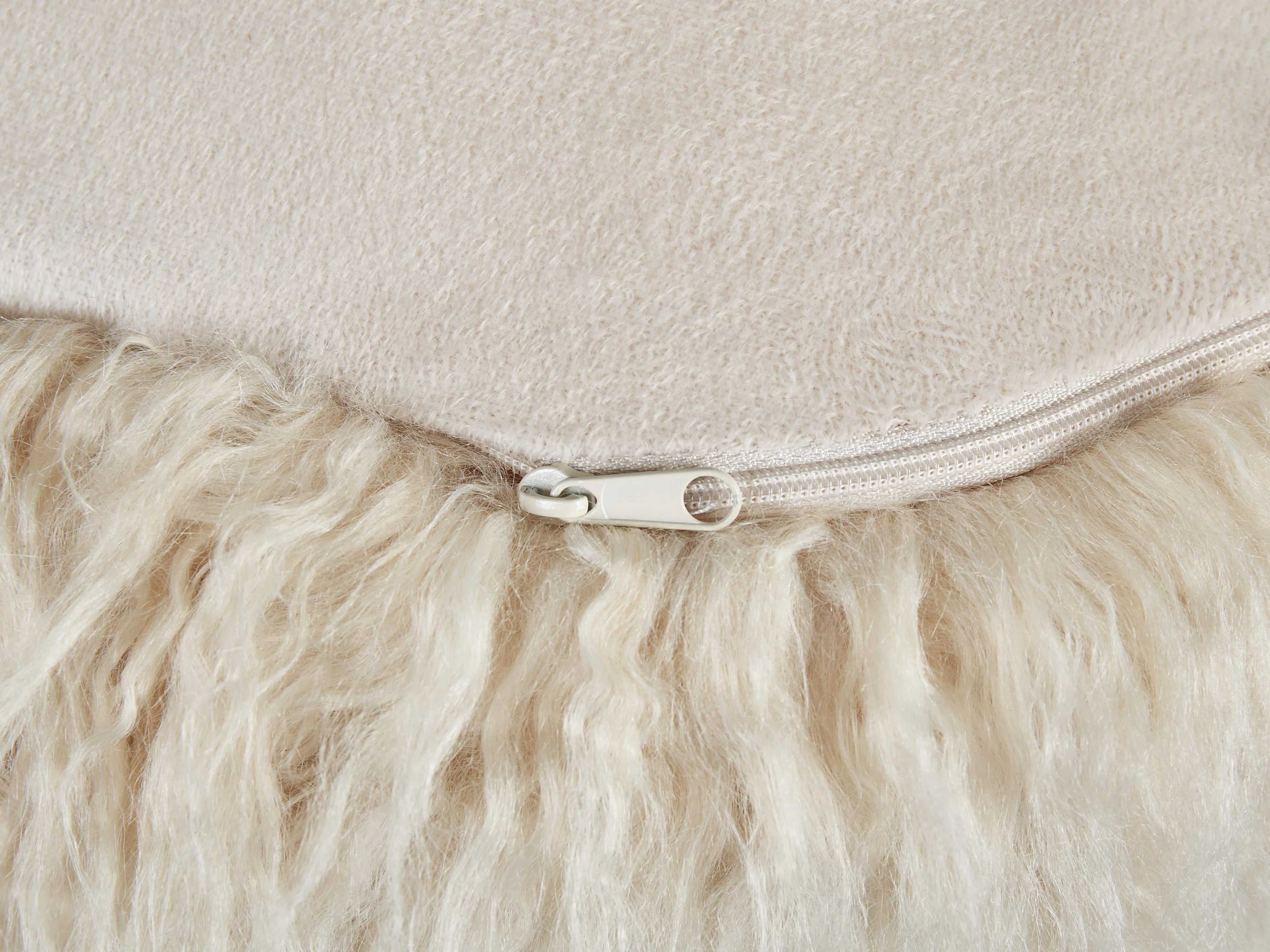 Pouf fausse fourrure beige clair