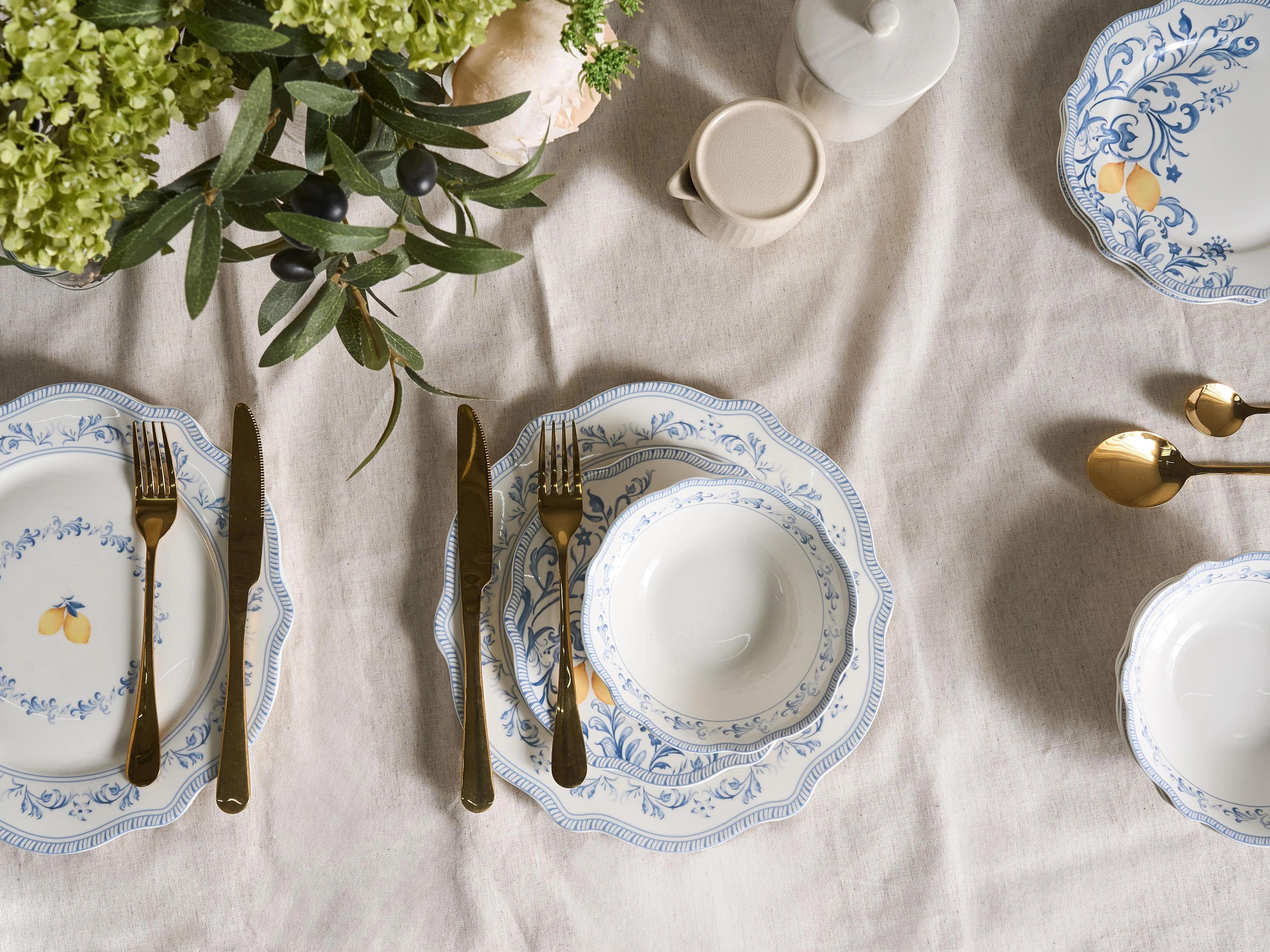 Set de 12 pièces de vaisselle en porcelaine blanche